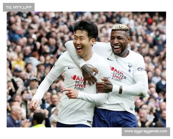 英超赛场求婚成功,球员暂停比赛共同庆祝 英超赛场求婚成功,球员暂停比赛共同庆祝